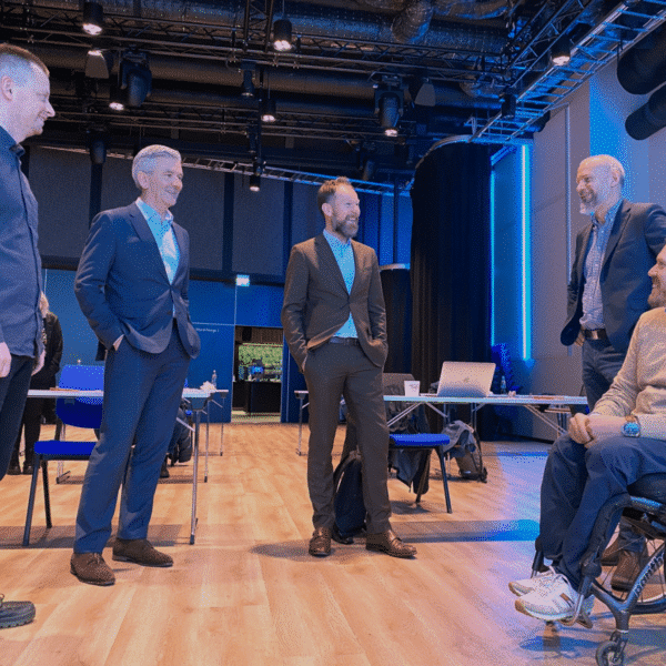 Bilde av Thomas Pettersen CEO, Espen Kåsin, Jørgen Bratting, Lillann Solberg, Kenneth Juul Wannebo og Johannes Rotmo Valle i Embriq